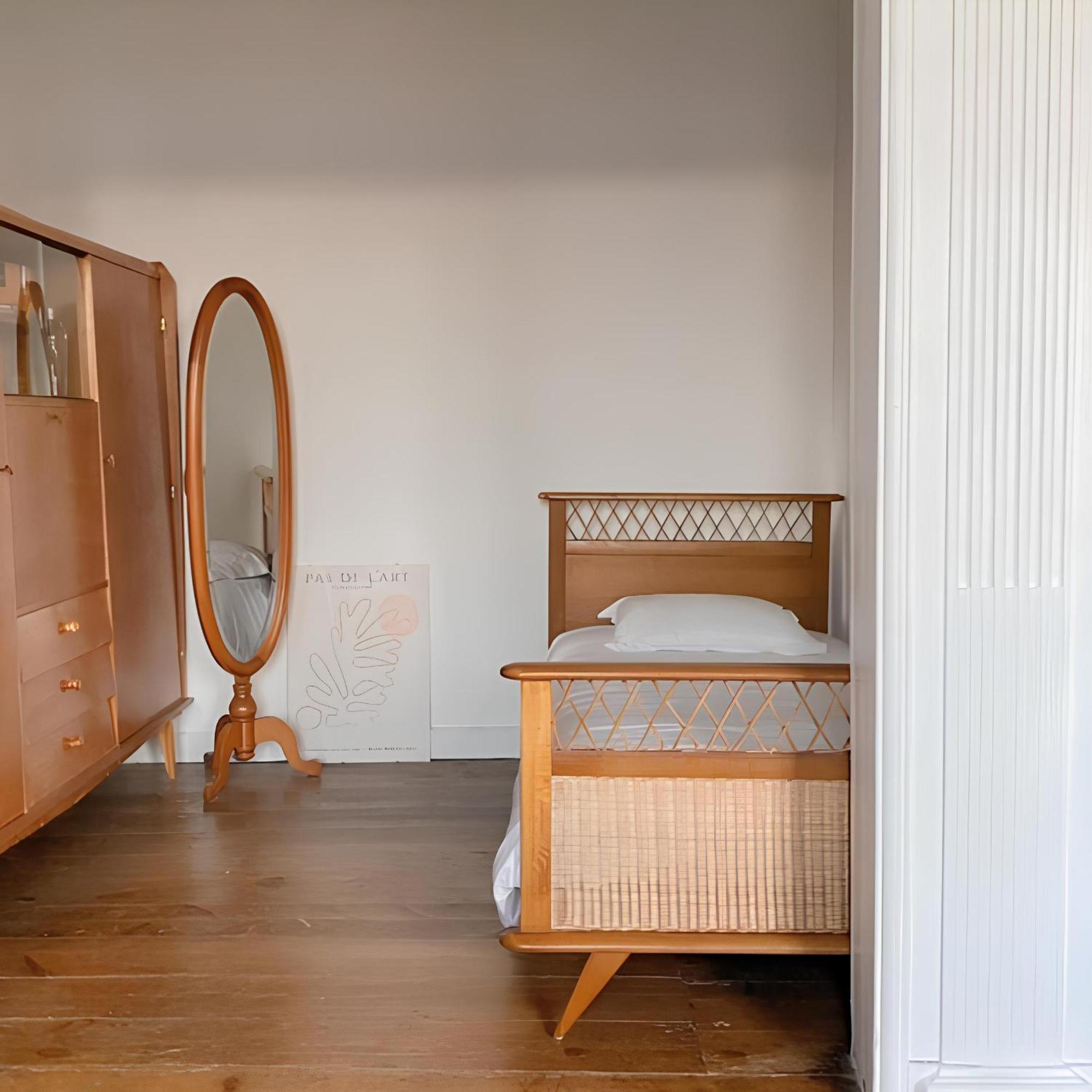 Bed & Breakfast Artefact 2*